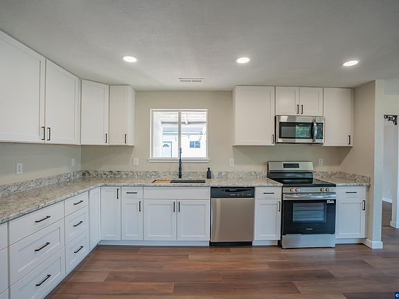 4th image of 490 W A St