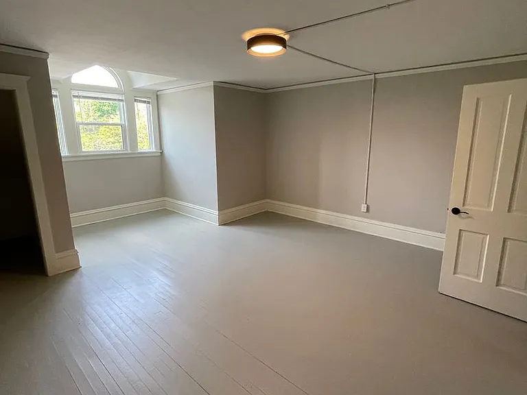 1532 E Superior St — Photo 11