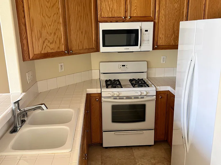 6901 Laurel Canyon Blvd #212 — Photo 4