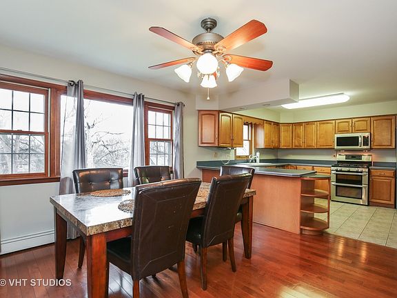 3rd image of 830 Greenwood Ave