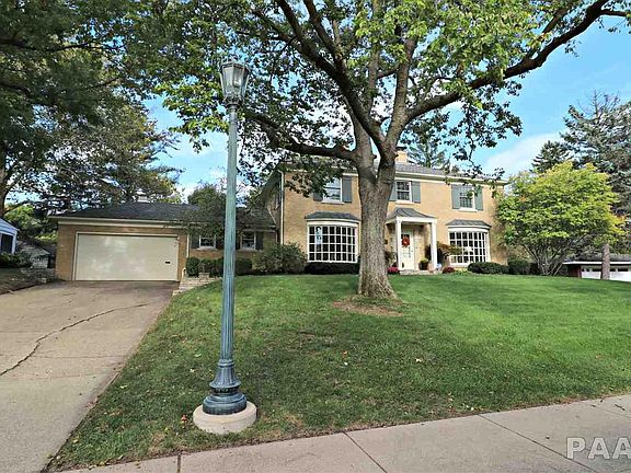 2nd image of 411 W Greenway Pl