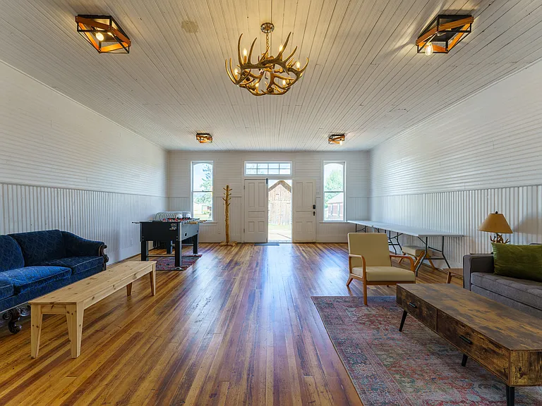 138 Lang St #B — Photo 3