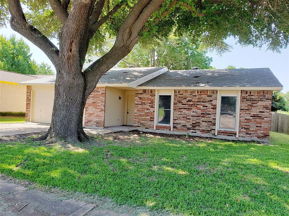 1st image of 4110 Crestwood Dr