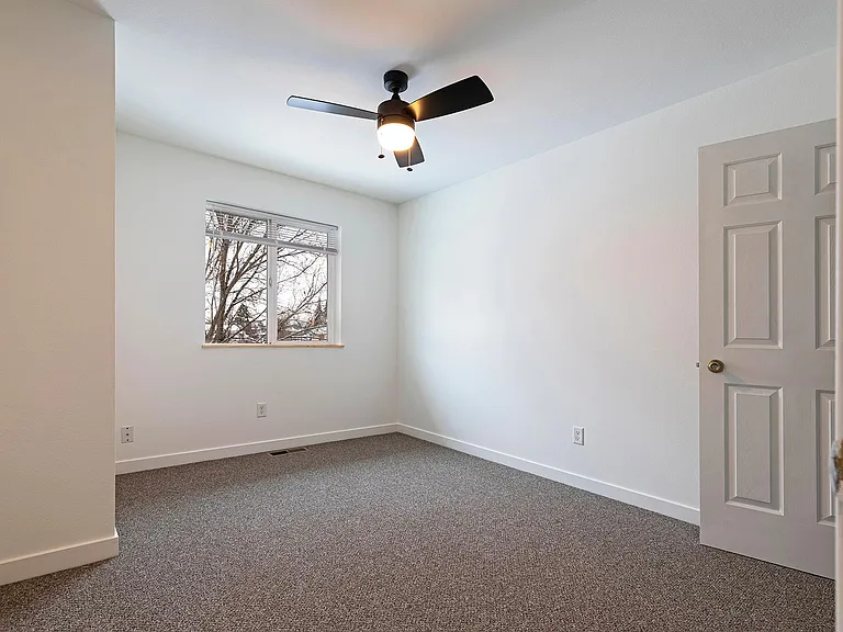 909 Defoe St #B — Photo 18