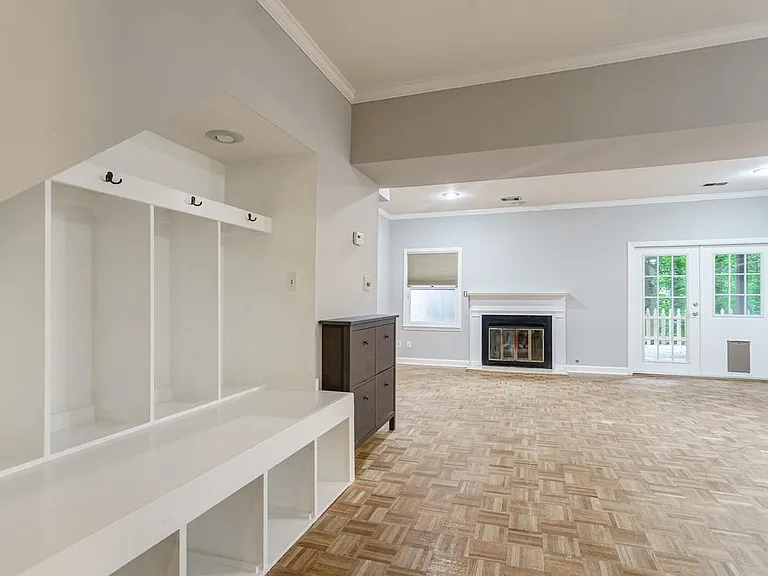 613 Kimberly Ln NE — Photo 8