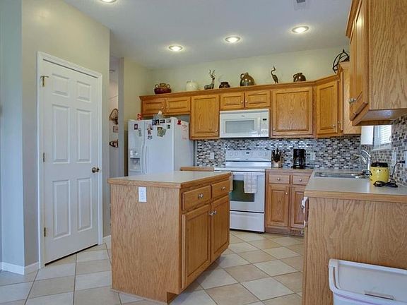 Kitchen comes with all appliances