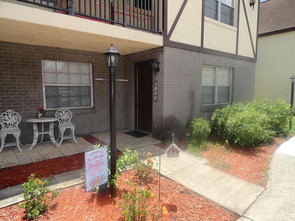 1st image of 3088 Sir Hamilton Cir #6