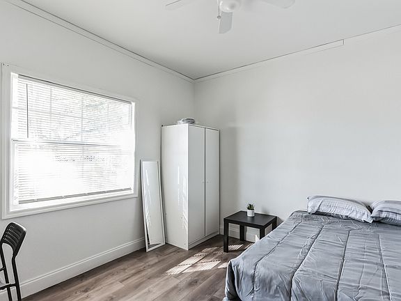 4th image of 2708 E Wilder Ave