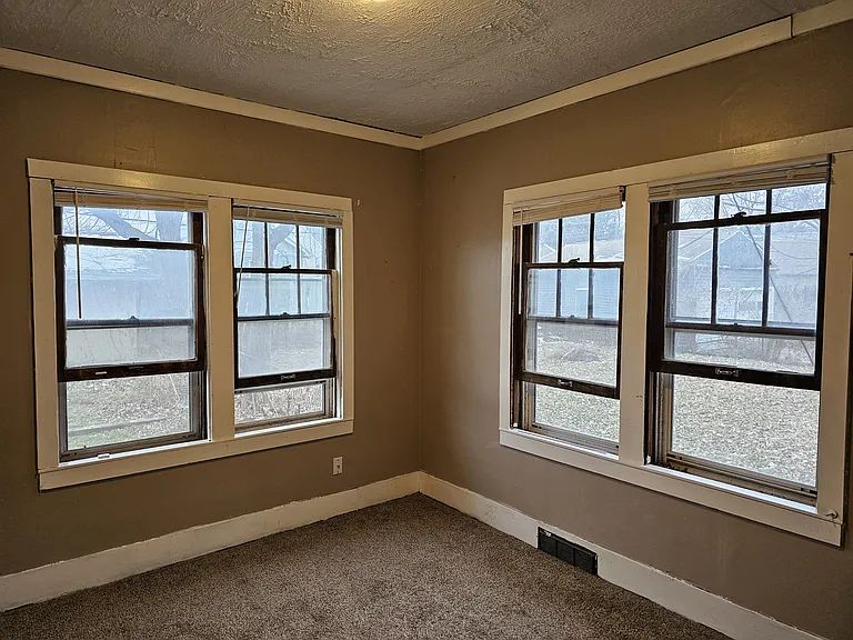 2853 Titus Ave — Photo 28