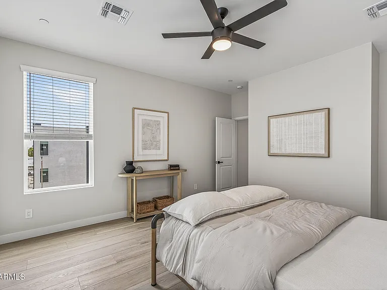 2601 E Clarendon Ave #3 — Photo 30
