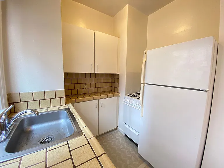 930 Sutter Street — Photo 8