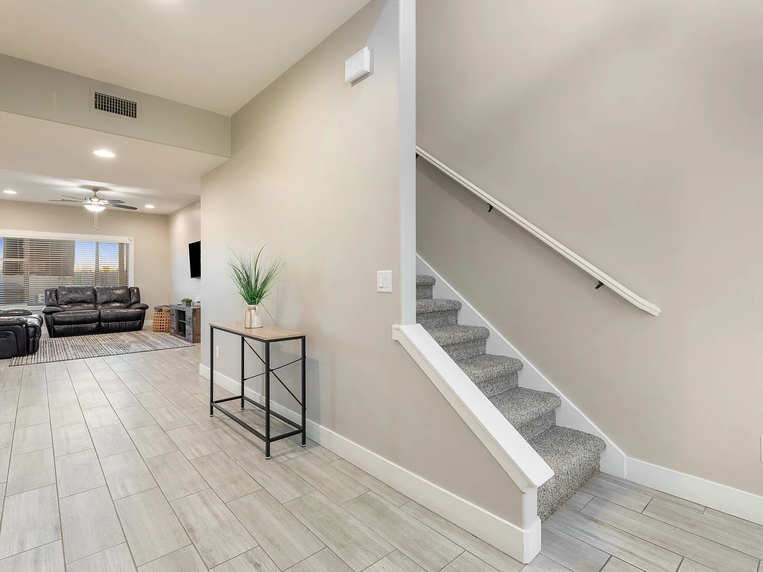 3 bed, 2.5 bath, 1600 sqft, $2,350 — Photo 2