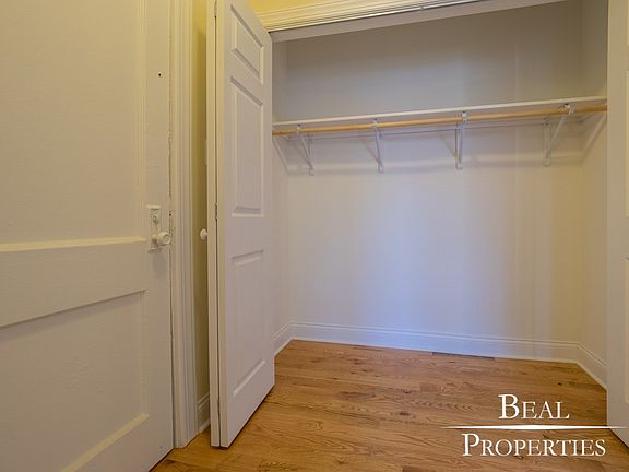 3rd image of 957 W Cornelia Ave APT 3A