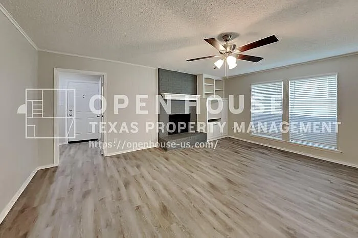 621 Barkridge Trl — Photo 3