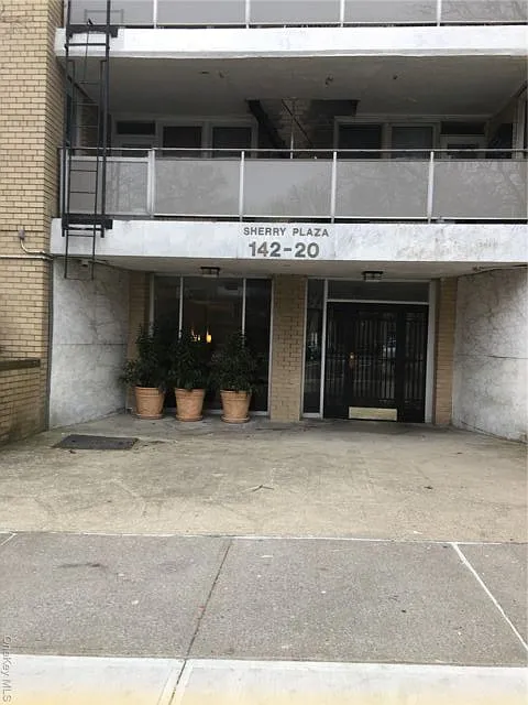Building Photo - 14220 84th Dr #2M