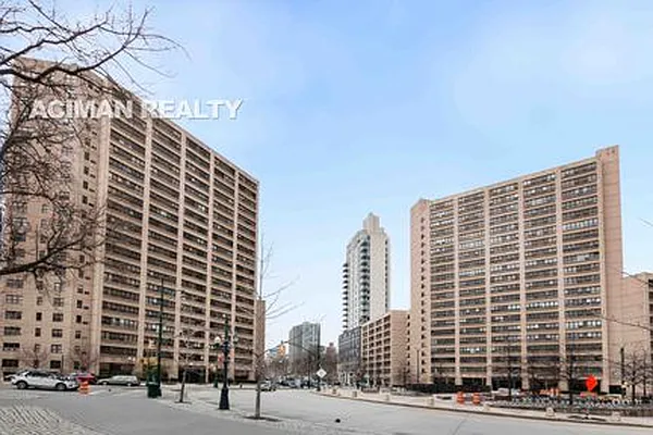 Rented by Aciman Realty LLC | media 7