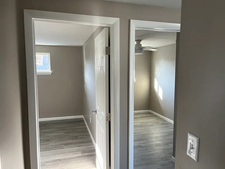868 Mansfield St — Photo 10