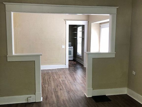 3rd image of 4061 Graceland Ave