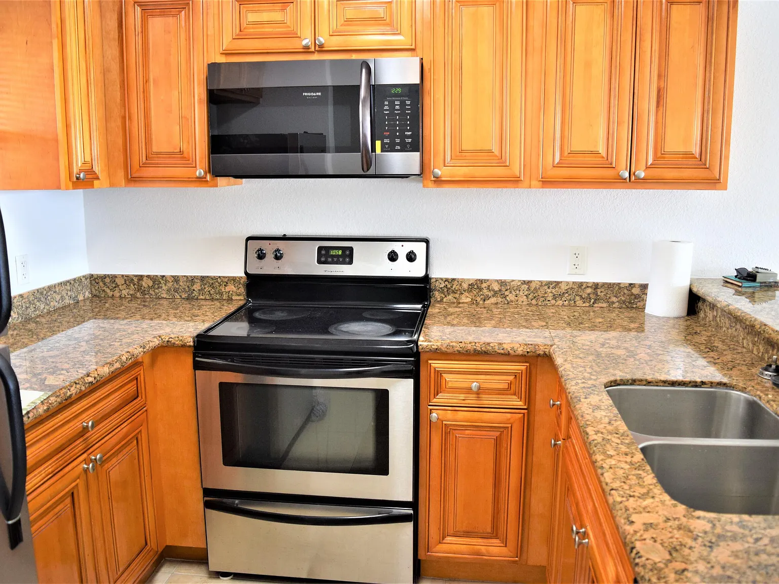 2 bed, 2.0 bath, 916 sqft, $1,850 — Photo 2