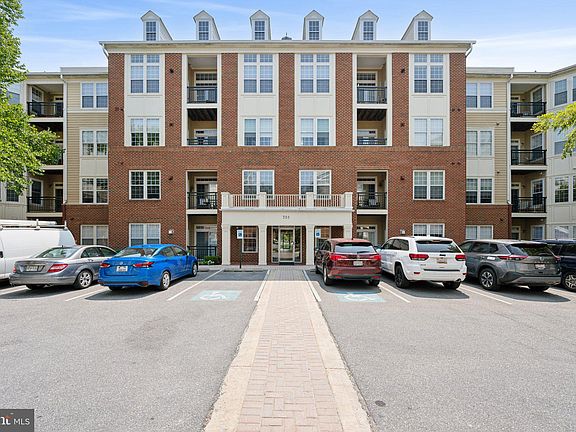 5th image of 701 Fallsgrove Dr APT 408