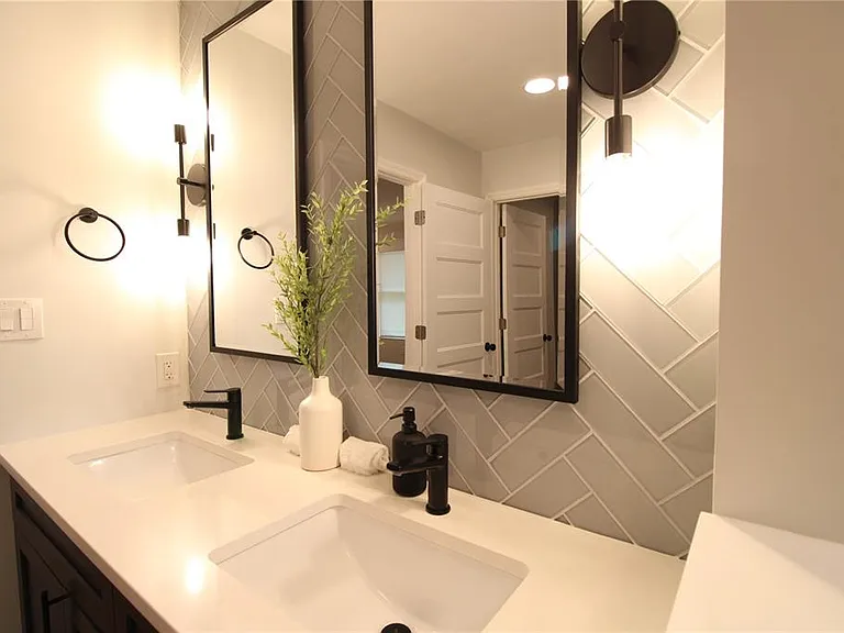 3745 SW 6th Pl — Photo 20