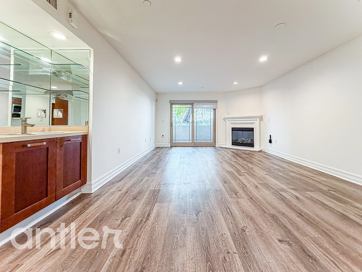 2 bed, 2.5 bath, 1400 sqft, $4,195 — Photo 1