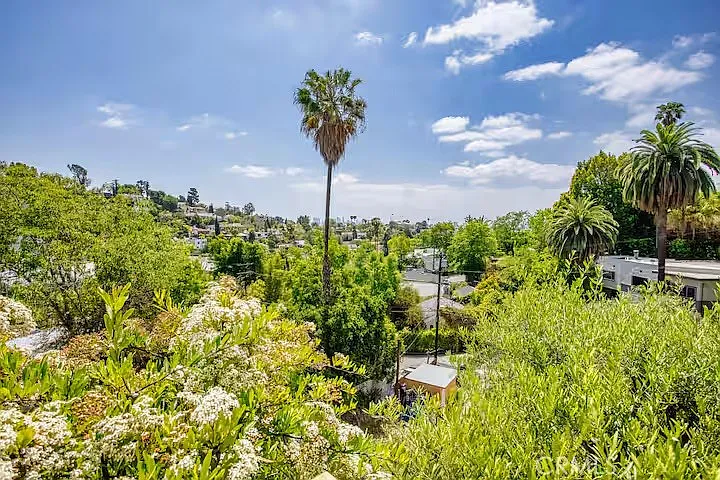 3 bed, 2.5 bath, 1608 sqft, $7,500 — Photo 3