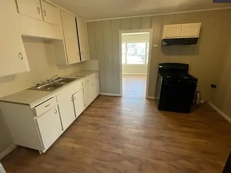 1136 Sunset Rd — Photo 2