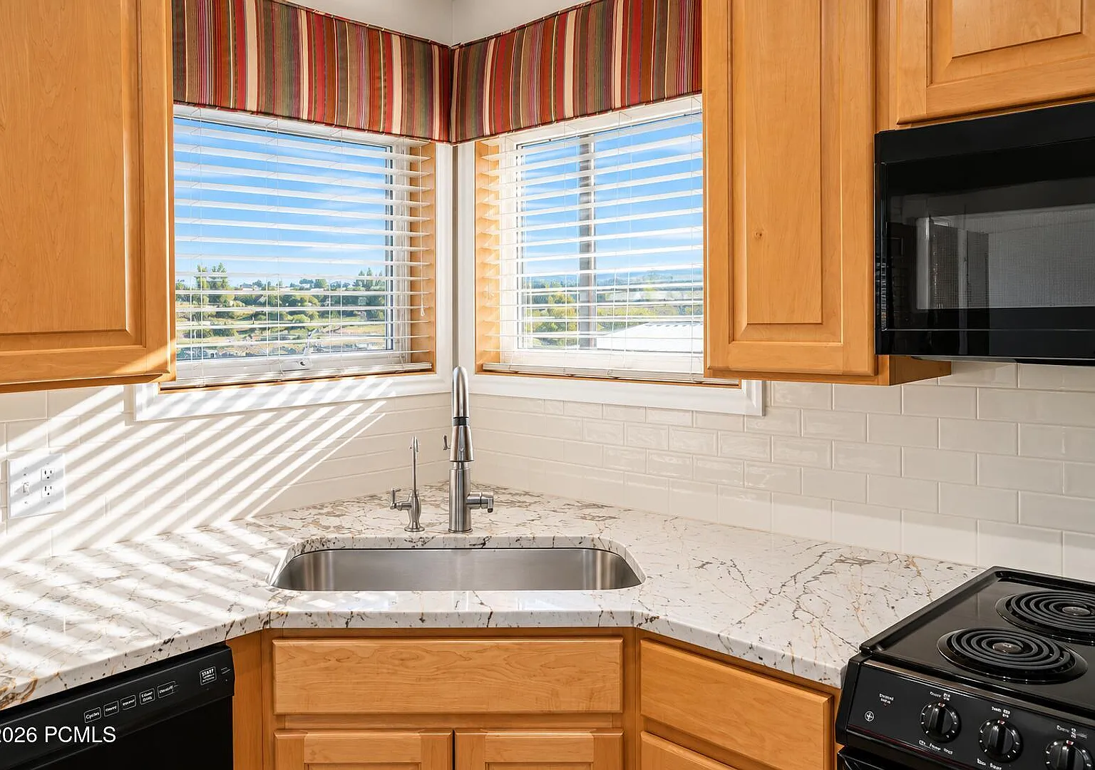 1 bed, 2.0 bath, 1600 sqft, $3,500 — Photo 2