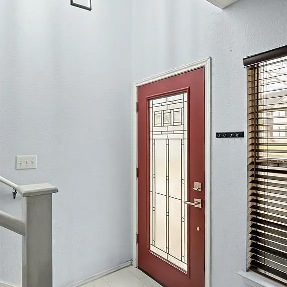 2411 Lavendale Ct — Photo 4
