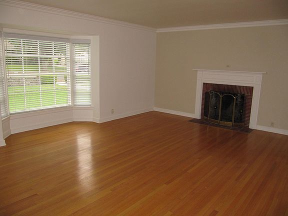 5th image of 2366 Las Lunas St