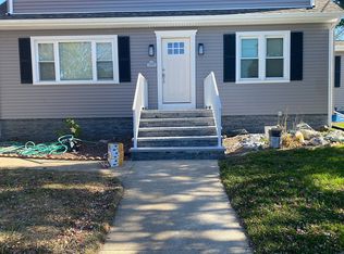 708 S Almond St, Fall River, MA 02724