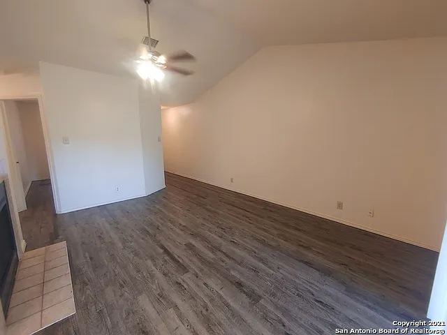 7315 Gallery Rdg — Photo 5