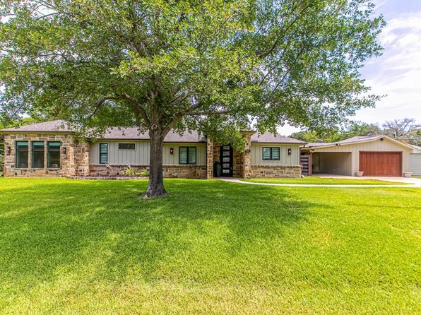 139 Enchanted Dr, Enchanted Oak, TX 75156