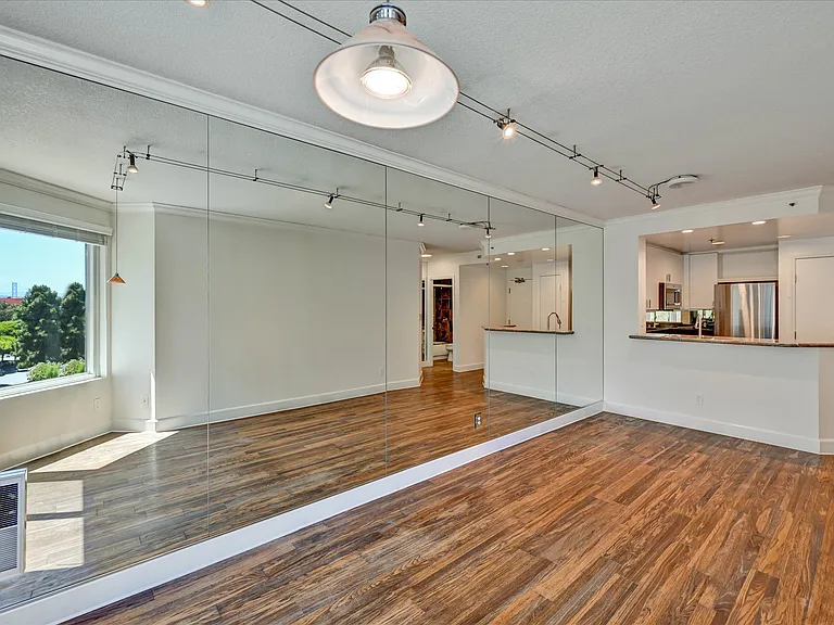 240 Lombard St #525 — Photo 5