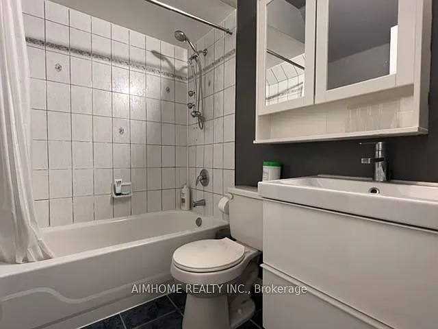 9013 Yonge St — Photo 20