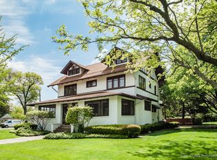 1104 W Downer Pl, Aurora, IL 60506