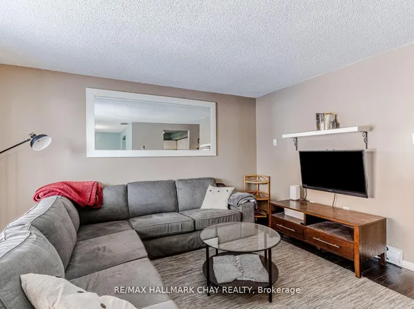 22 Meadow Ln #8, Barrie, ON L4N 7K2