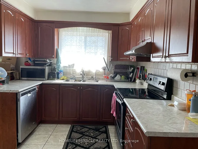 3443 Chipley Cres — Photo 2
