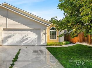 122 S Valley Dr, Nampa, ID 83686