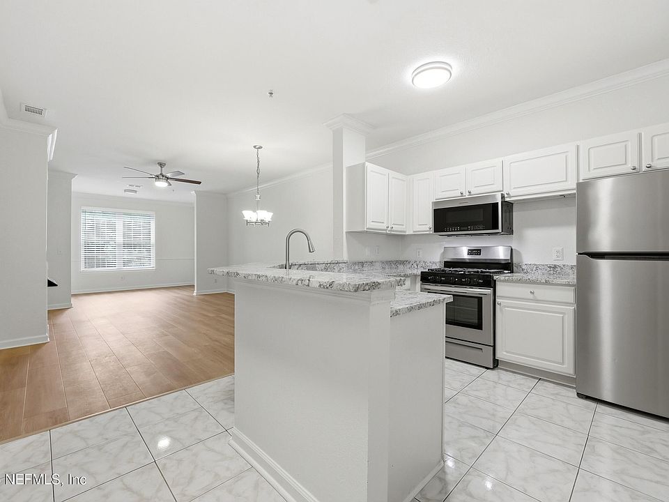 1st image of 13810 SUTTON PARK Drive N #1425