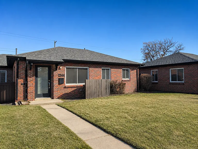 2218 N Newport St — Photo 1