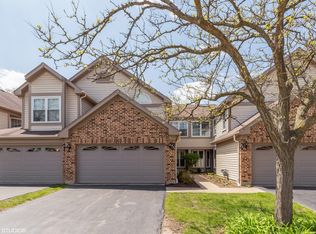 257 Old Oak Ct W, Buffalo Grove, IL 60089