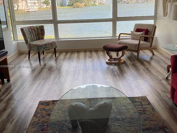 4th image of 18901 NE 14th Ave APT 101