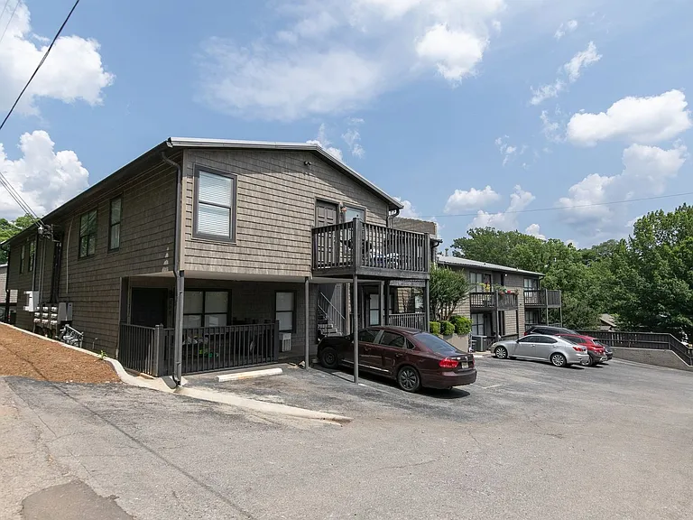 5th Avenue Apartments — Photo 10