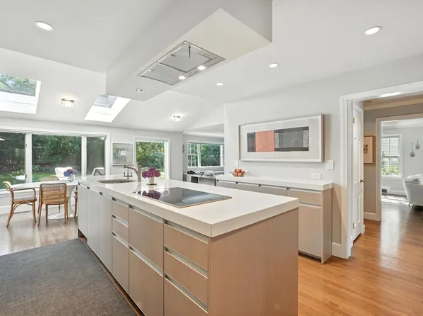 29 Englewood Rd, Longmeadow, MA 01106