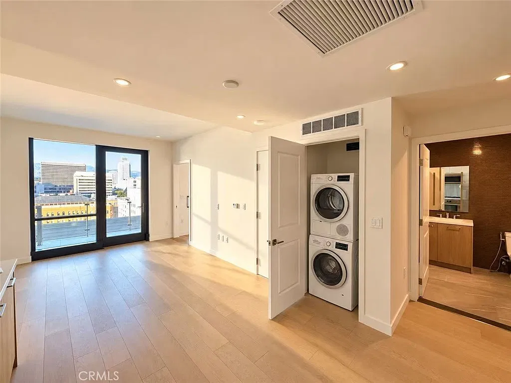 1 bed, 1.0 bath, 705 sqft, $2,650 — Photo 2