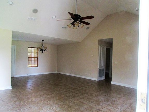 3rd image of 126 Pinoak Cir