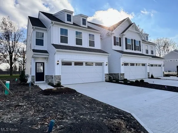 722 Harbour Town Ct, Avon Lake, OH 44012
