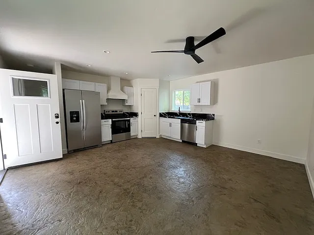 205 W 20th St — Photo 2